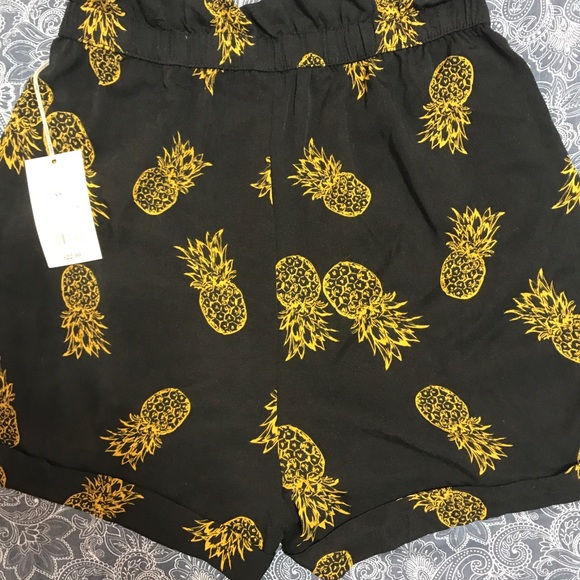 A new day target, high waist pineapple shorts. - Picture 3 of 3